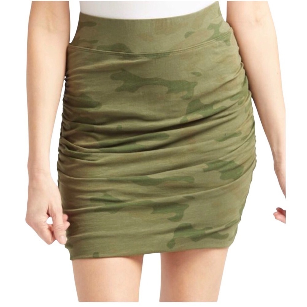 Sundry by Evereve Soleil Mini Skirt Camo Side Ruching Size 0 XS Summer Casual